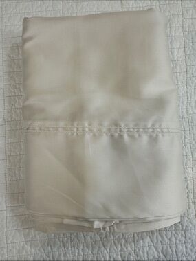Sleep Number Lot of 3 King Sized Neutral Cream Pillowcase Soft Satin Finish